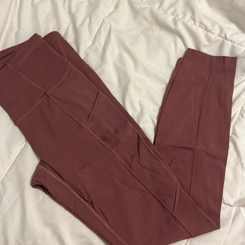 Lululemon Fast & Free raw hem leggings size 4; inseam 25”